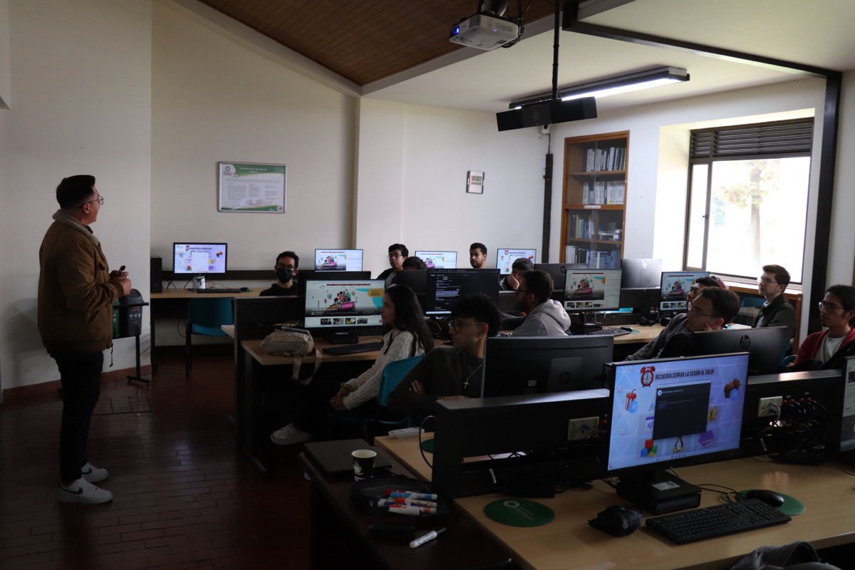 Clase con estaciones de trabajo individuales